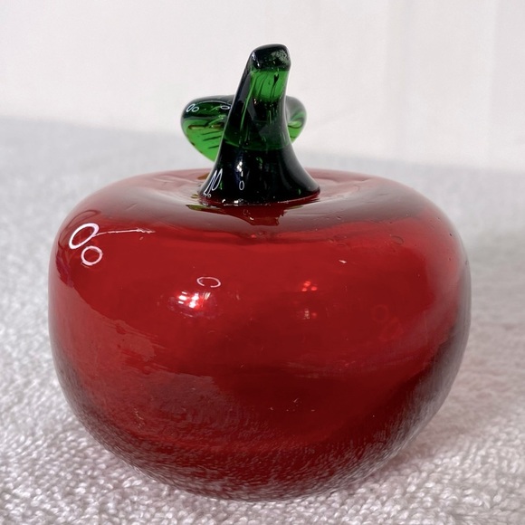 Vintage Vibrant Red & Green Glass Apple Sculpture Glass Art - Picture 8 of 10